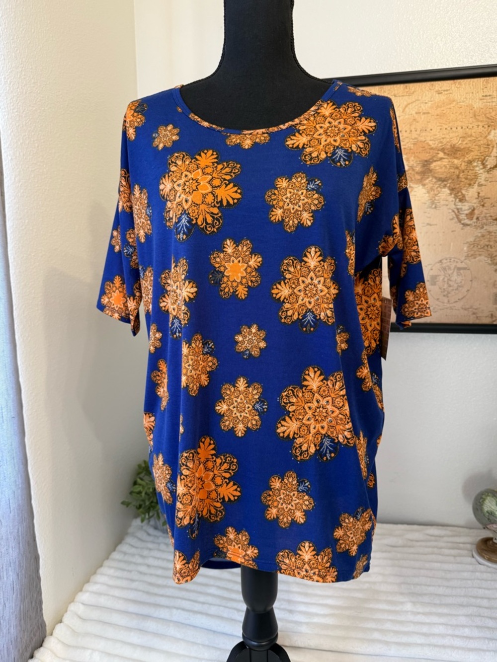 Lularoe Irma tee t shirt size XXS